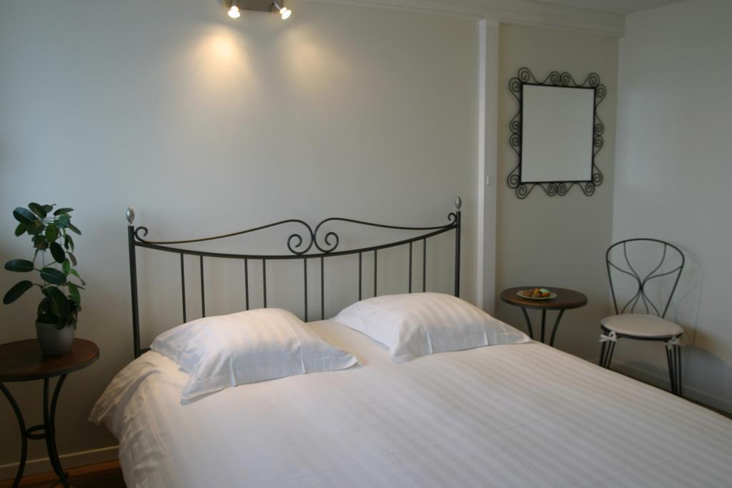 Hotel Pierre Blanche Chatillon-en-Michaille 部屋 写真